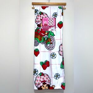 New Strawberry Shortcake 2025 Soft Plush Throw Blanket Jay Franco 50 x 70in.